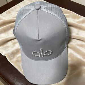 ALO Yoga Gray Mesh Trucker Hat